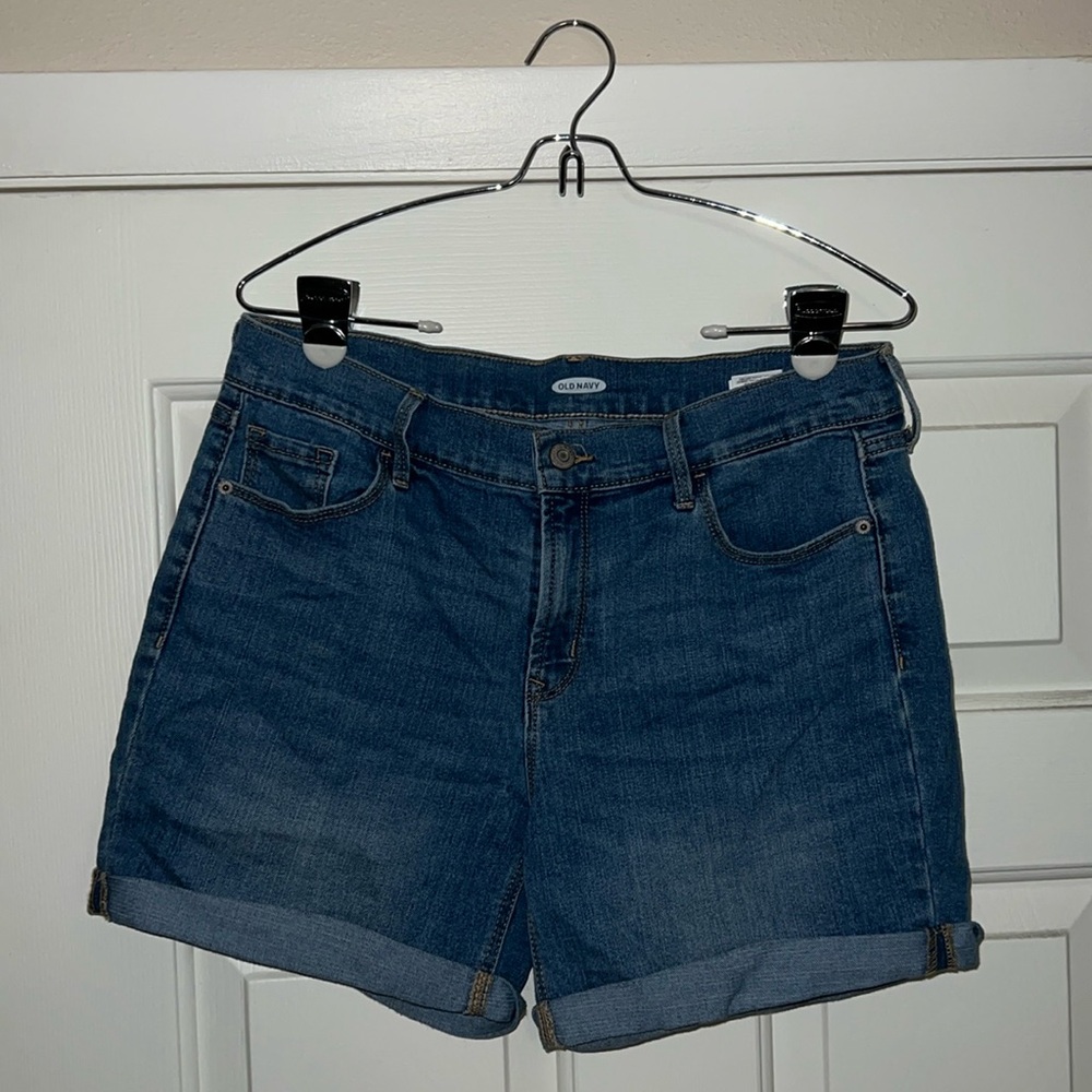 Light wash denim jean shorts